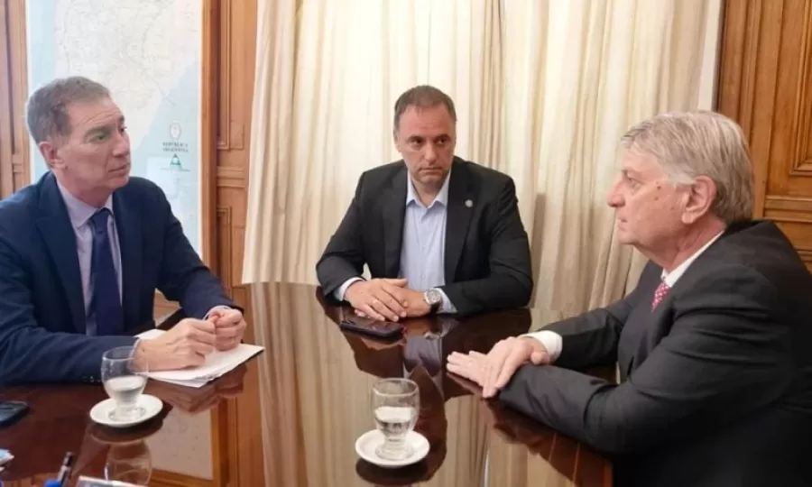 El gobernador de La Pampa rechaz&oacute; la reforma laboral tras reunirse con Manuel Adorni y Diego Santilli