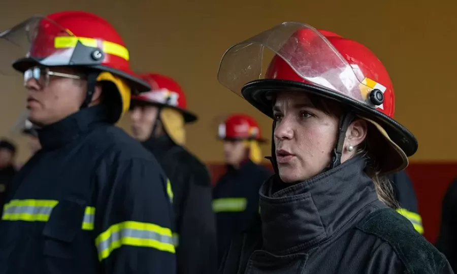 Bomberos voluntarios endurecen el reclamo por fondos con un sirenazo contra Milei