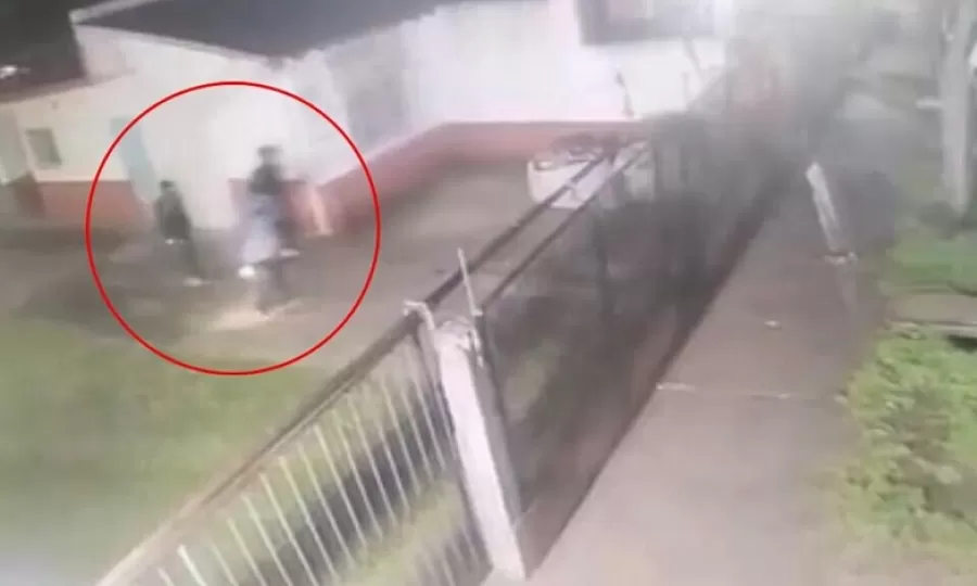 Una jubilada fue atacada por delincuentes durante una hora en su casa