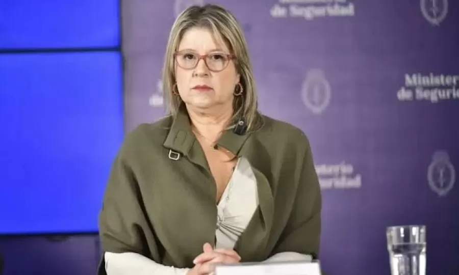Monteoliva formaliz&oacute; el programa para bloquear los celulares en las c&aacute;rceles provinciales