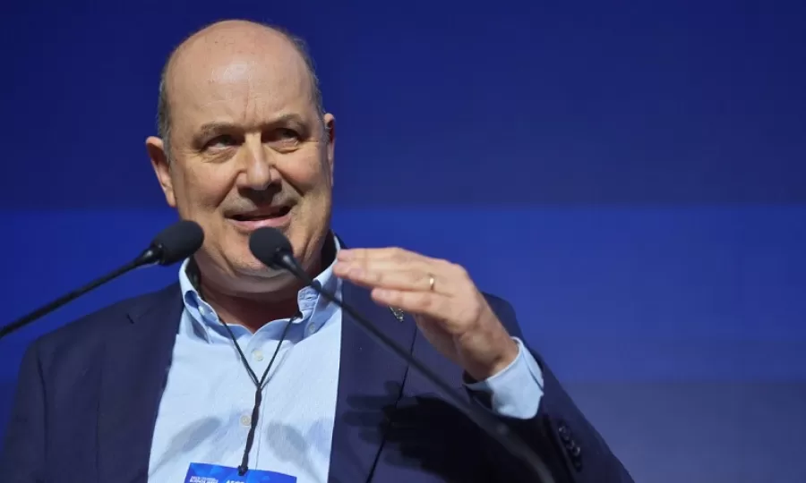 Sturzenegger compar&oacute; a vi&ntilde;ateros mendocinos con &ldquo;Chiqui&rdquo; Tapia y encendi&oacute; la pol&eacute;mica