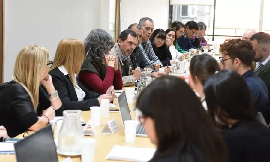 Docentes bonaerenses tambi&eacute;n presionan por la reapertura de paritarias