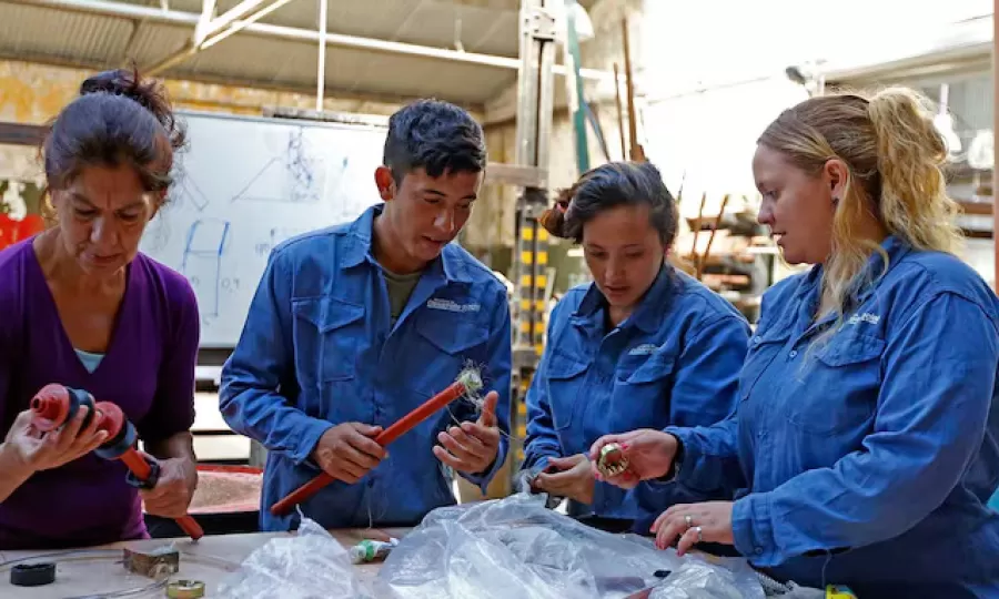 El Gobierno refuerza el ajuste fiscal y ahorrar&iacute;a $900.000 millones con el fin de un plan social