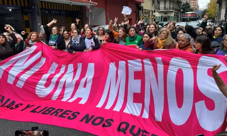 Con una nueva movilizaci&oacute;n, "Ni Una Menos" volvi&oacute; a marchar frente al Congreso