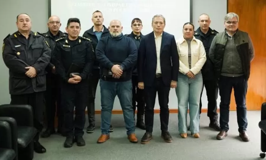 Gray se reuni&oacute; con autoridades de la Superintendencia de la Polic&iacute;a Cient&iacute;fica Bonaerense