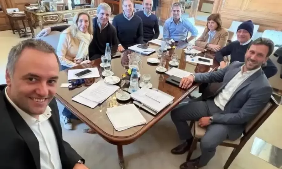 En medio de la interna, Adorni reuni&oacute; a la mesa pol&iacute;tica para ordenar la agenda legislativa