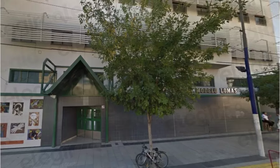 Denuncian que alumnos usaron IA para generar im&aacute;genes de compa&ntilde;eras desnudas y venderlas en sitios para adultos