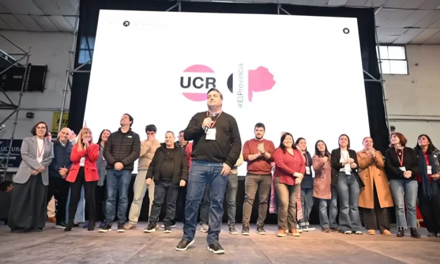 La UCR bonaerense relanz&oacute; su conducci&oacute;n con Emiliano Balb&iacute;n y profundiz&oacute; su interna