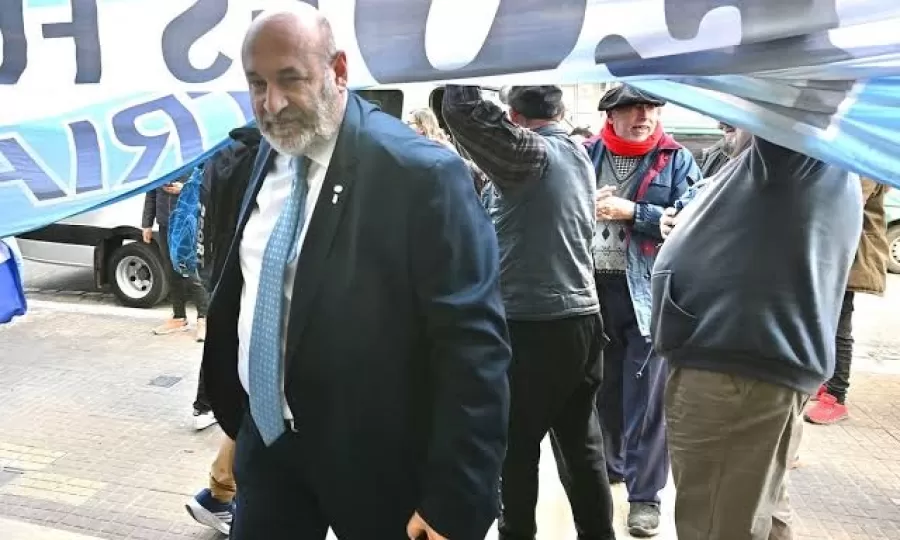 Santiago C&uacute;neo se afili&oacute; al PJ bonaerense, apoy&oacute; a Kicillof y anunci&oacute; que ser&aacute; precandidato a gobernador