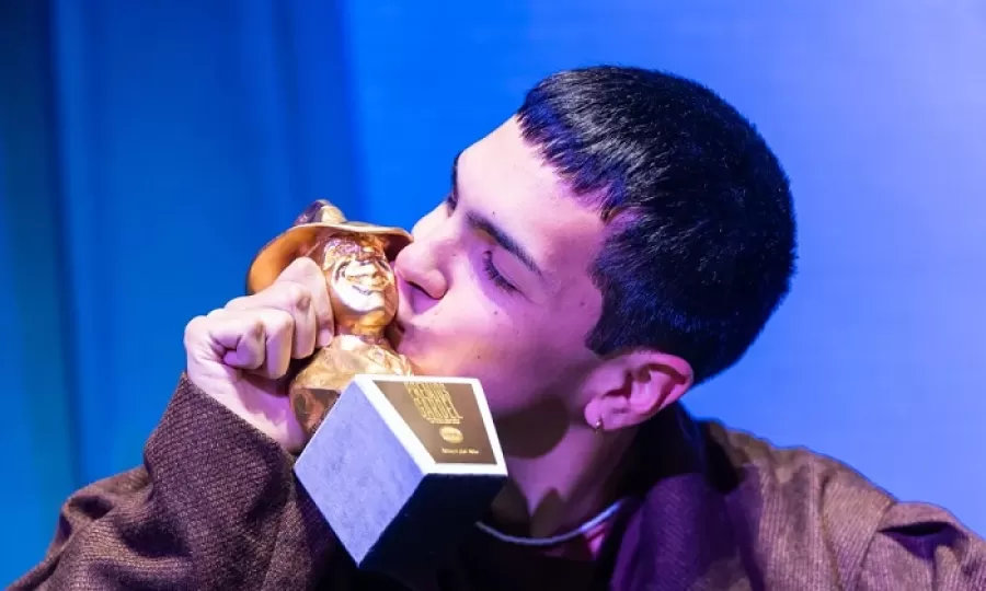 Milo J es el m&uacute;sico m&aacute;s joven en ganar el Gardel de oro