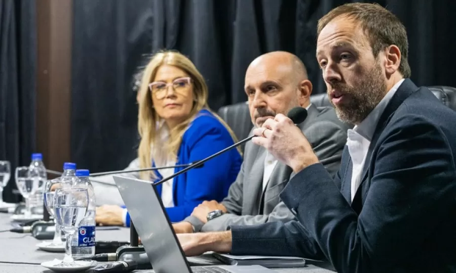 Kicillof baja el impuesto automotor al 75% de los propietarios de vehículos de la provincia