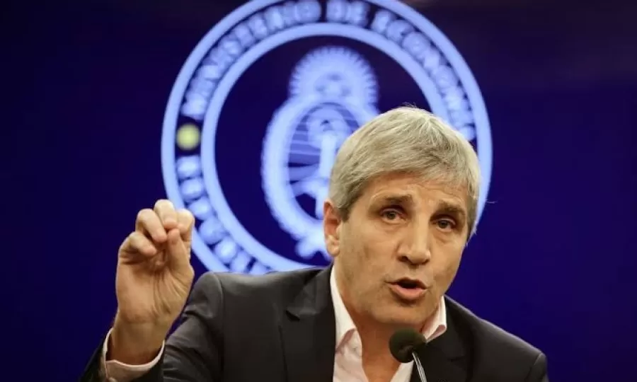 Luis Caputo le baj&oacute; el tono a la pelea con los industriales y dijo que su cr&iacute;tica iba apuntada al kirchnerismo
