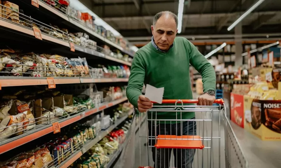 La clase media recorta hasta lo b&aacute;sico mientras se desploma el consumo en todo el pa&iacute;s