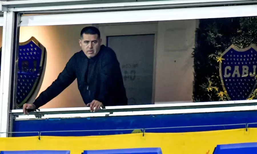 Juan Rom&aacute;n Riquelme quiere a un DT mundialista para reemplazar a Claudio &Uacute;beda en el banco de Boca