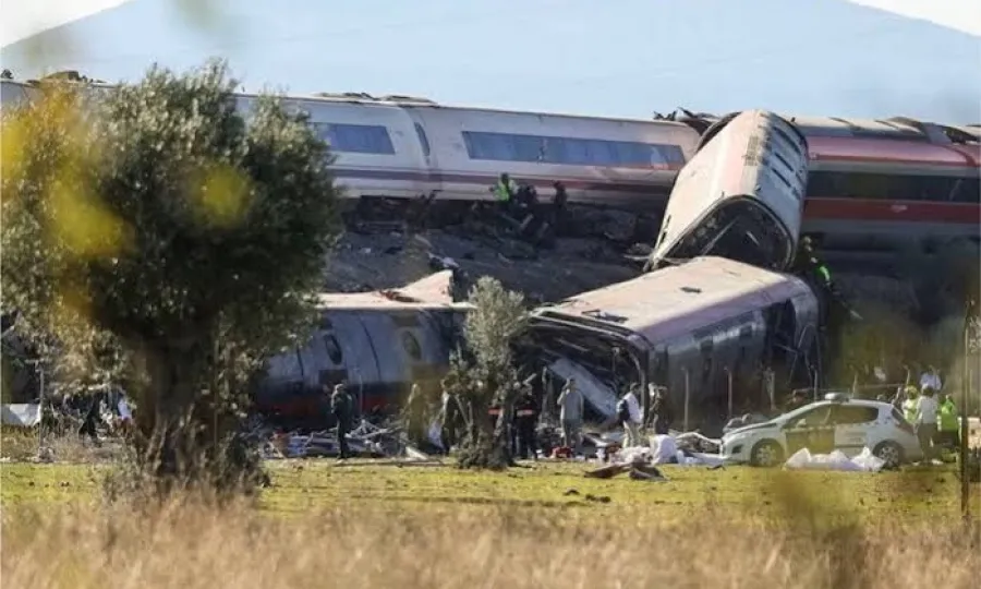 Una falla inform&aacute;tica y un posible error humano son las principales hip&oacute;tesis del tr&aacute;gico choque de trenes en Espa&ntilde;a