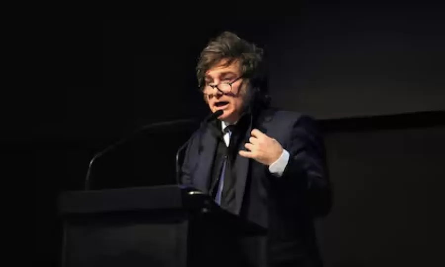 Milei volvi&oacute; a arremeter contra el periodismo en sus redes sociales