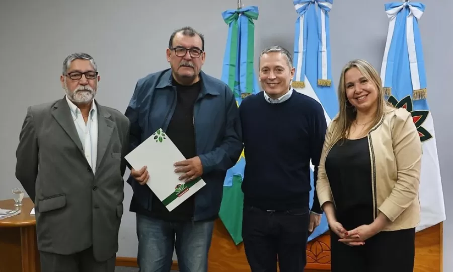 Gray se reuni&oacute; con representantes del centro de Residentes Chilenos Arturo Prat