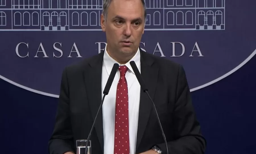 Manuel Adorni se fue de la conferencia de prensa por una pregunta