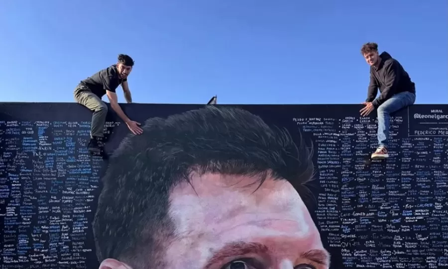 Inauguraron un mural de Messi y el propio capit&aacute;n de la Selecci&oacute;n felicit&oacute; a sus creadores