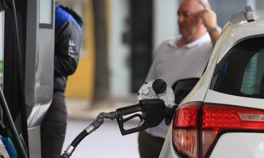 El Gobierno volvió a aplicar una suba parcial de los impuestos al combustible