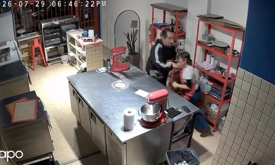 Una empleada fue violentada y golpeada en pleno centro