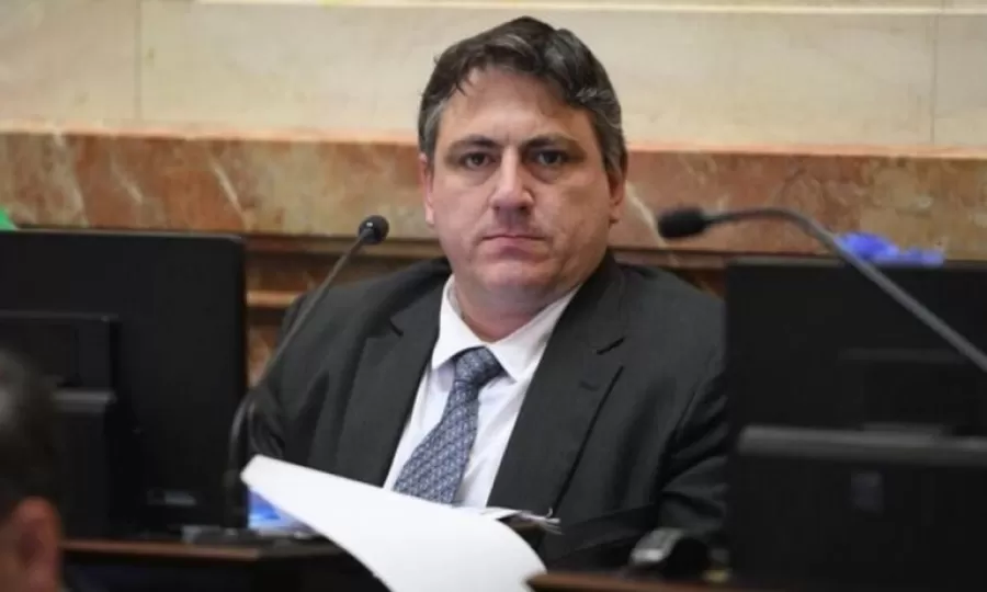 Un senador de Milei dijo que comer carne "es un lujo, como manejar una Ferrari"