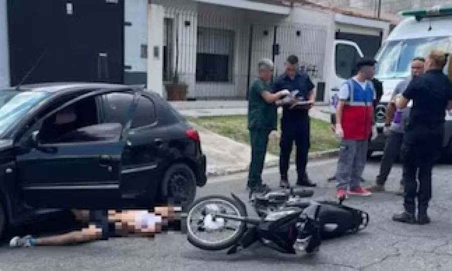 Un bombero de la Polic&iacute;a de la Ciudad mat&oacute; a una pareja de delincuentes que quiso robarle el auto