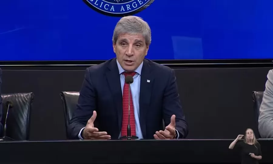 Luis Caputo anunci&oacute; un plan de $2 billones para reactivar el cr&eacute;dito hipotecario con fondos de la ANSES