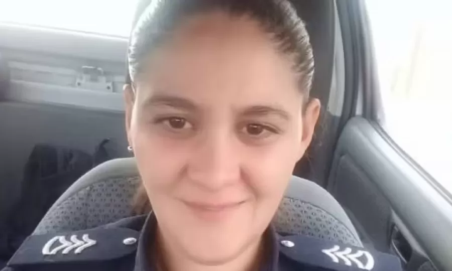Una polic&iacute;a muri&oacute; de un disparo, el caso se investig&oacute; como suicidio, pero una vecina declar&oacute; que la asesinaron