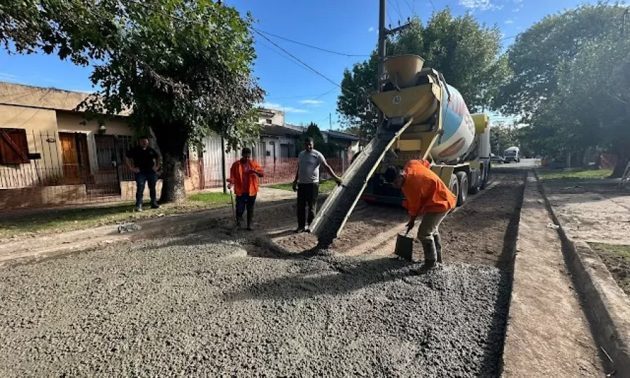 El Municipio avanza con pavimentos de hormig&oacute;n en Longchamps