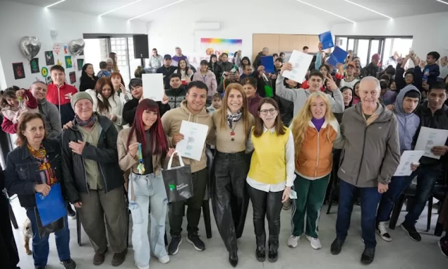 La intendenta Sierra y la ministra Batakis entregaron viviendas en Isla Maciel y Villa Tranquila