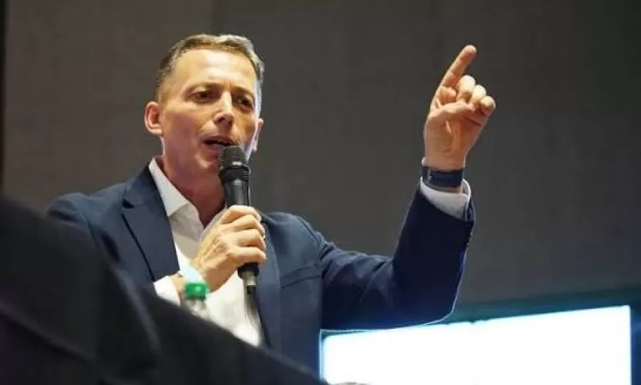 Fernando Gray solicit&oacute; a Kicillof que la Provincia participe en la licitaci&oacute;n de AYSA