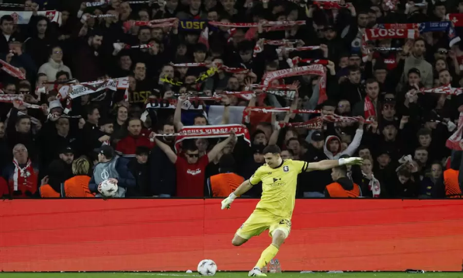 La picante respuesta del &ldquo;Dibu&rdquo; Mart&iacute;nez a los hinchas franceses que lo silbaron y le dedicaron una bandera