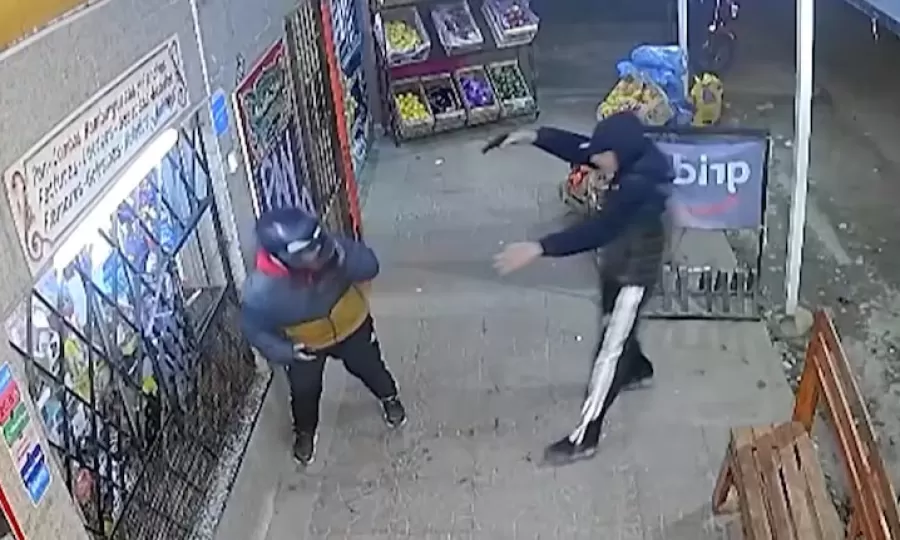 Un delincuente le dispar&oacute; a los pies a un hombre para robarle la moto