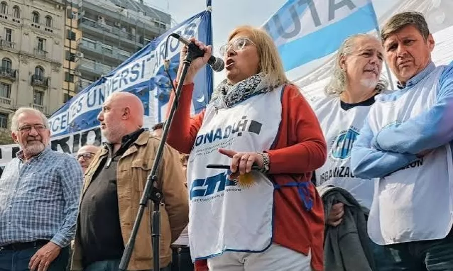 Docentes universitarios convocaron a un paro de hasta 72 horas y condicionaron la medida a una suba salarial