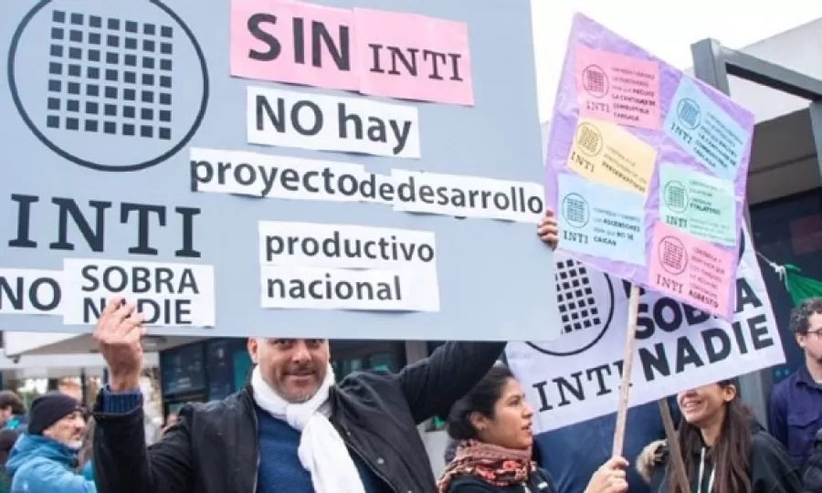 El INTI qued&oacute; en alerta por m&aacute;s de 700 despidos