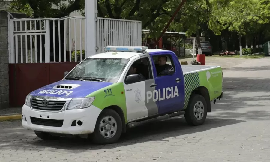 Intent&oacute; apu&ntilde;alar a su hermana, incendi&oacute; una casa y termin&oacute; con quemaduras