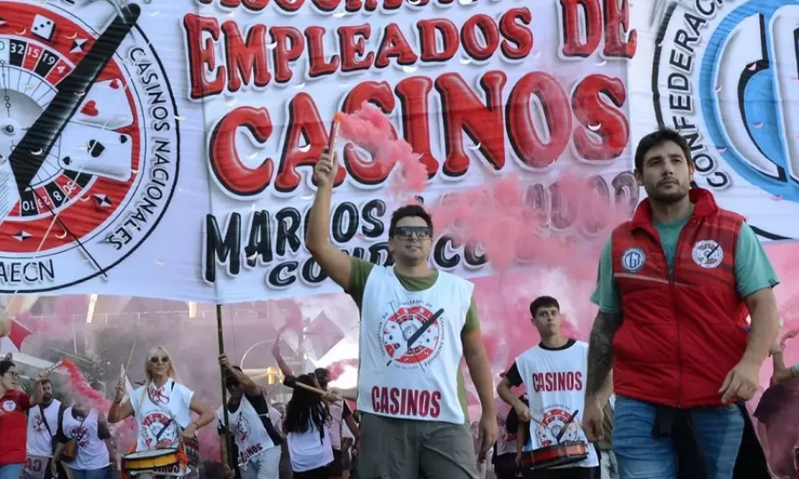 Empleados de casinos declararon la emergencia salarial y le exigen respuestas a Kicillof