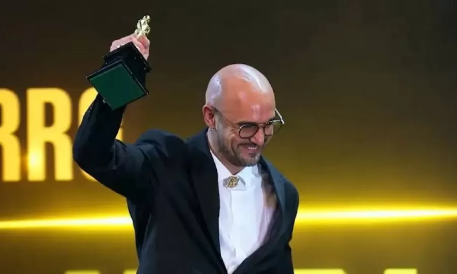 Abel Pintos se llev&oacute; la estatuilla de Oro