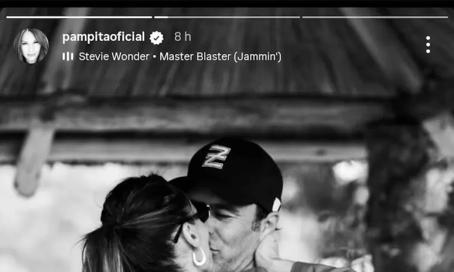 Pampita publicó una foto a los besos con Martín Pepa y sorprendió en las redes