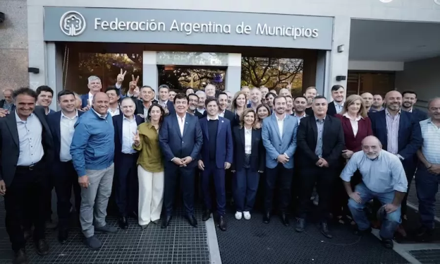 Axel Kicillof insistir&aacute; en 2026 con la reelecci&oacute;n indefinida de los intendentes bonaerenses