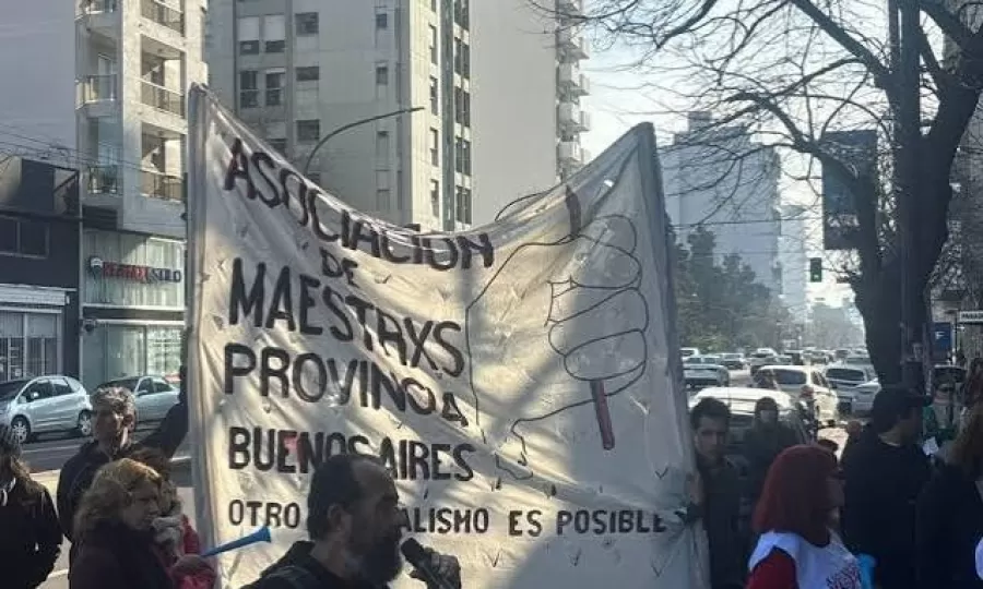Un sector de los docentes va a paro contra Kicillof, en rechazo al aumento del 6%