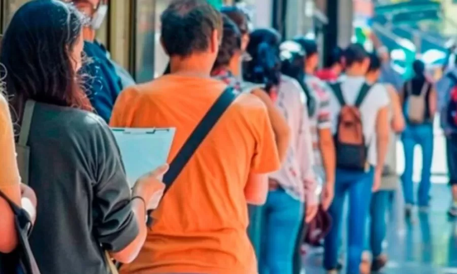 Siete meses de ca&iacute;da del empleo registrado