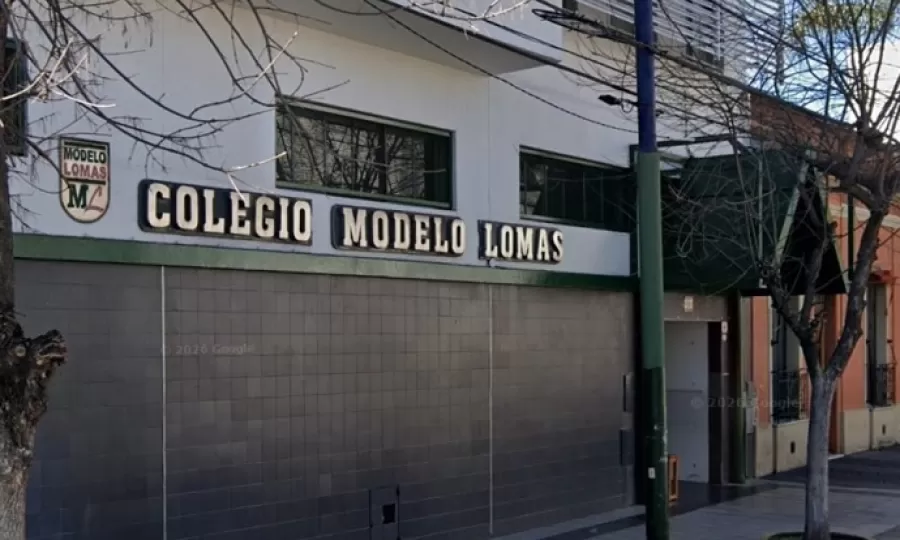 La Justicia allan&oacute; las casas de los alumnos acusados de generar con IA im&aacute;genes de compa&ntilde;eras desnudas e investigan a un adulto