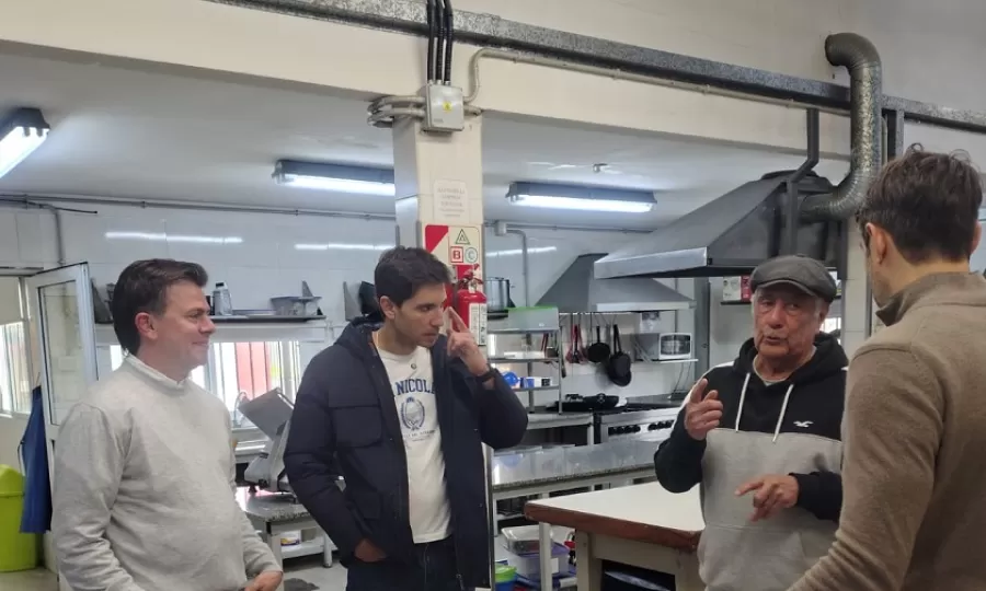 Santiago y Manuel Passaglia dialogaron con vecinos y comerciantes y visitaron el Centro Talita Kum