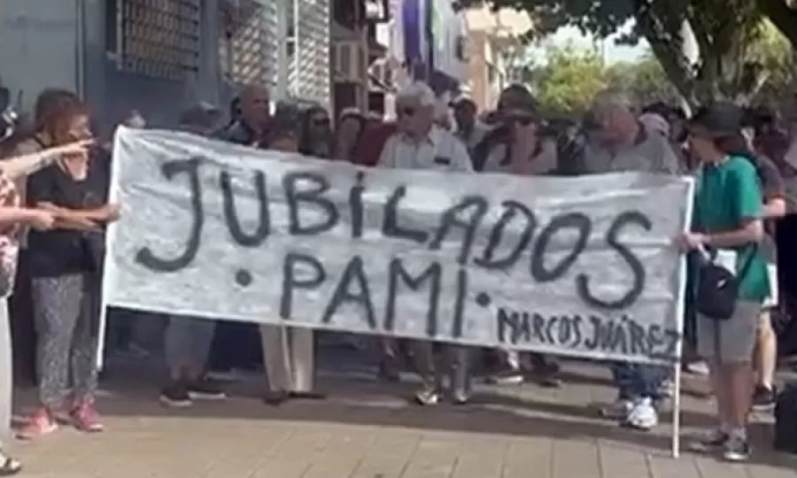 El drama de los jubilados del PAMI que viajan 120 km para atenderse porque cerr&oacute; el sanatorio de su ciudad