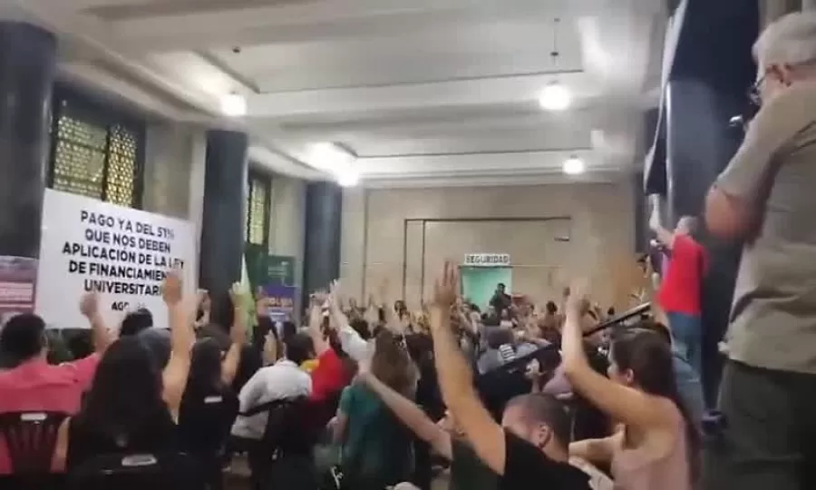 Docentes anunciaron paro hasta que Milei cumpla la Ley de Financiamiento Universitario