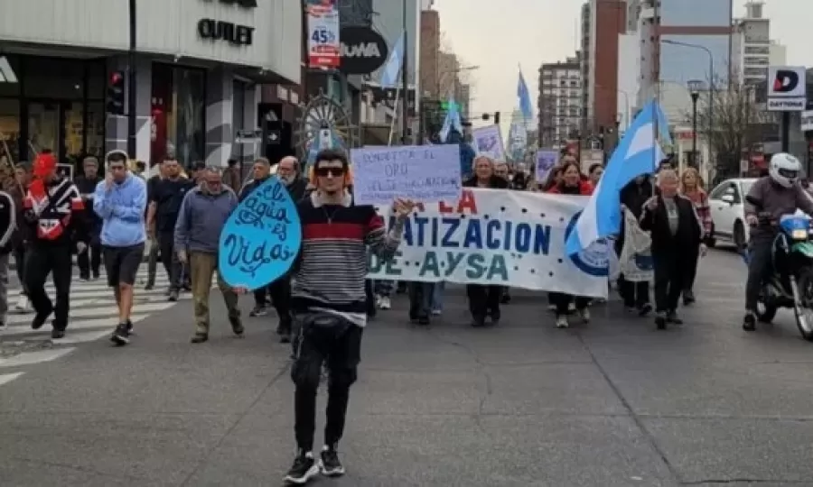 Marcharon  en contra de la privatizaci&oacute;n de AySA