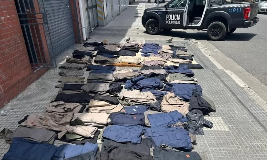Detuvieron a tres personas por el robo de m&aacute;s de 700 pantalones de una f&aacute;brica textil