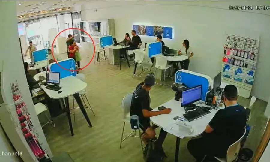 Ladrones entraron a robar a un local de telefonía y tomaron a un nene de rehén